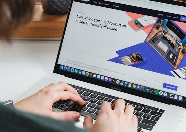 roberto-cortese-ejhjSZKTeeg-unsplash